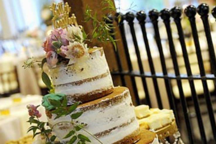 Naked cake with desserts