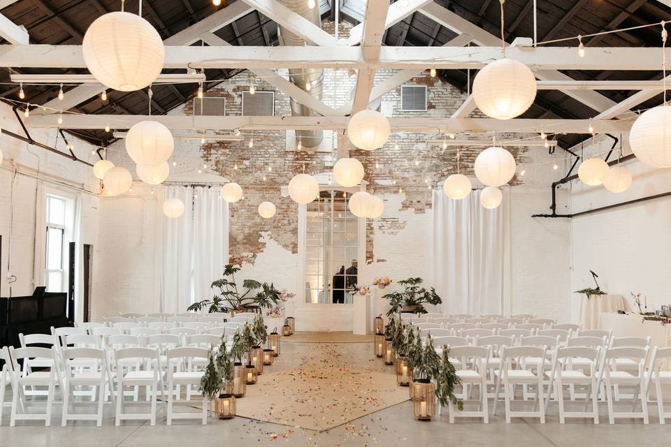 Beautiful indoor ceremony