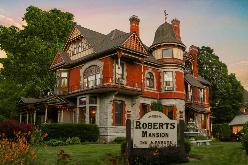 Roberts Mansion from the outside