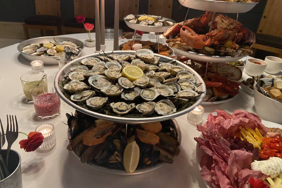 Seafood towers & fresh oysters