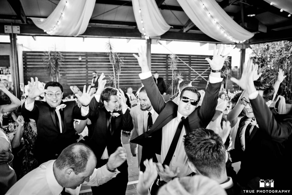 Groomsmen dancing