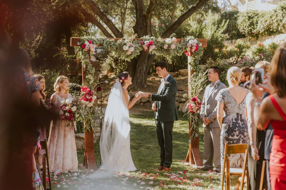 Wedding ceremony | Burgundy Blue Photography