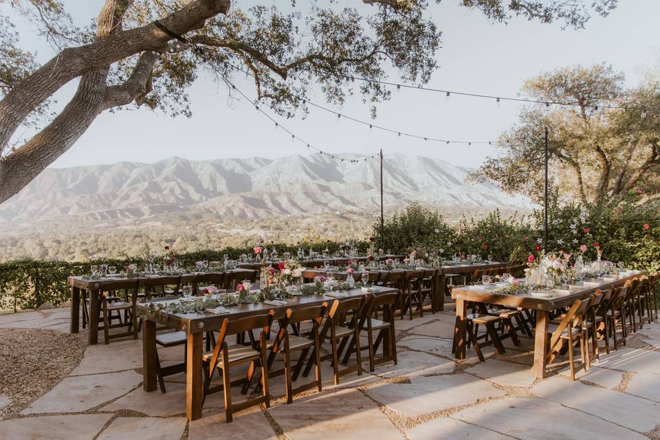 Intimate dining setup | Burgundy Blue Photography