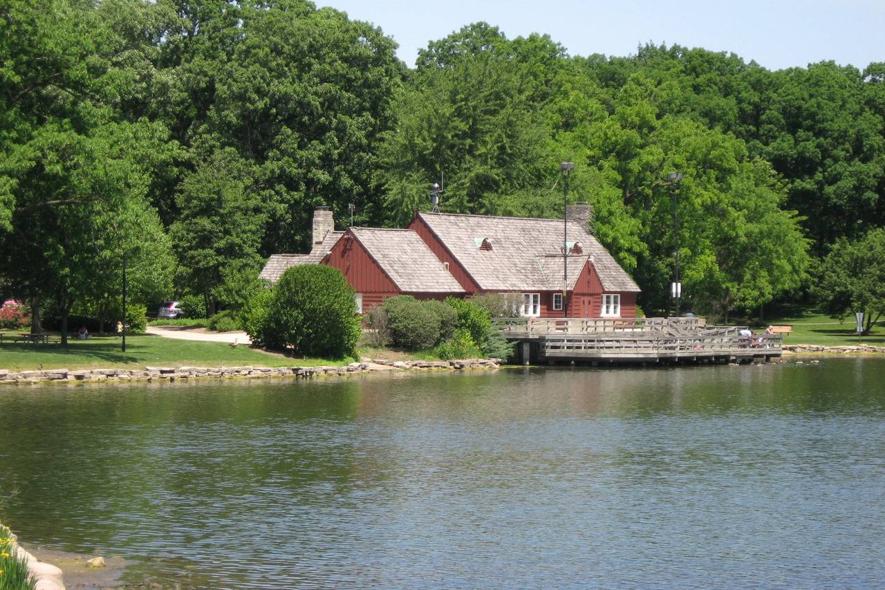 Lake Ellyn Boathouse - Park & Outdoor Weddings - Glen Ellyn, IL 