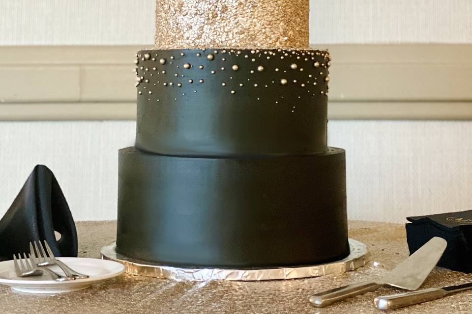 Gold/black cake