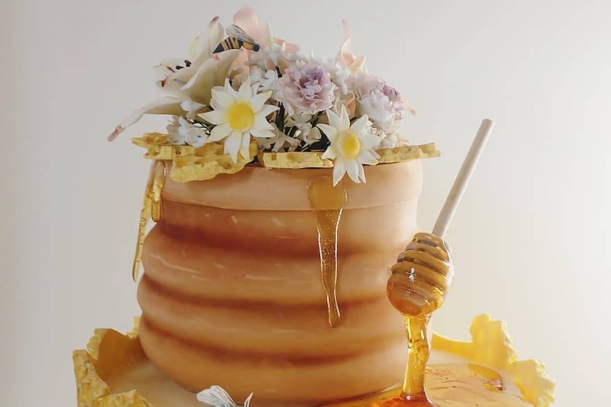 Honey bee cake