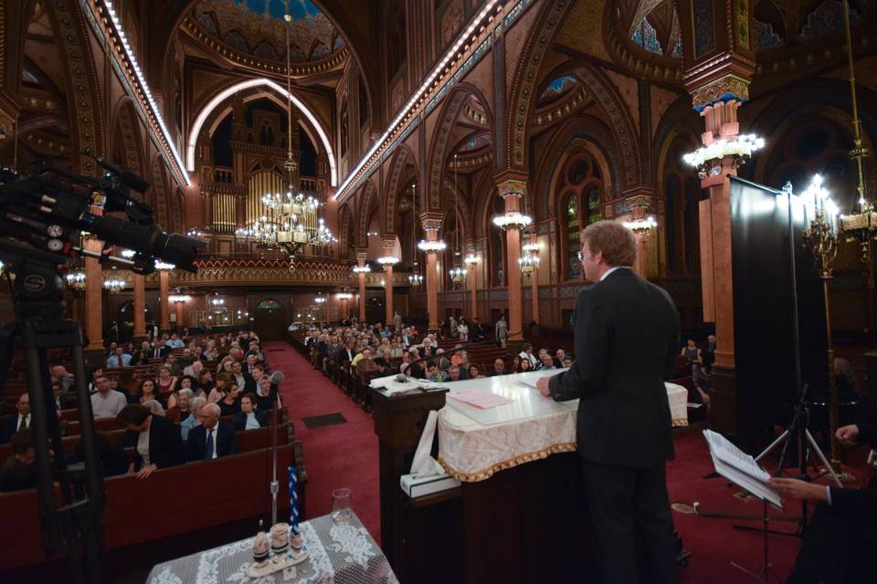 Plum Street Temple interior