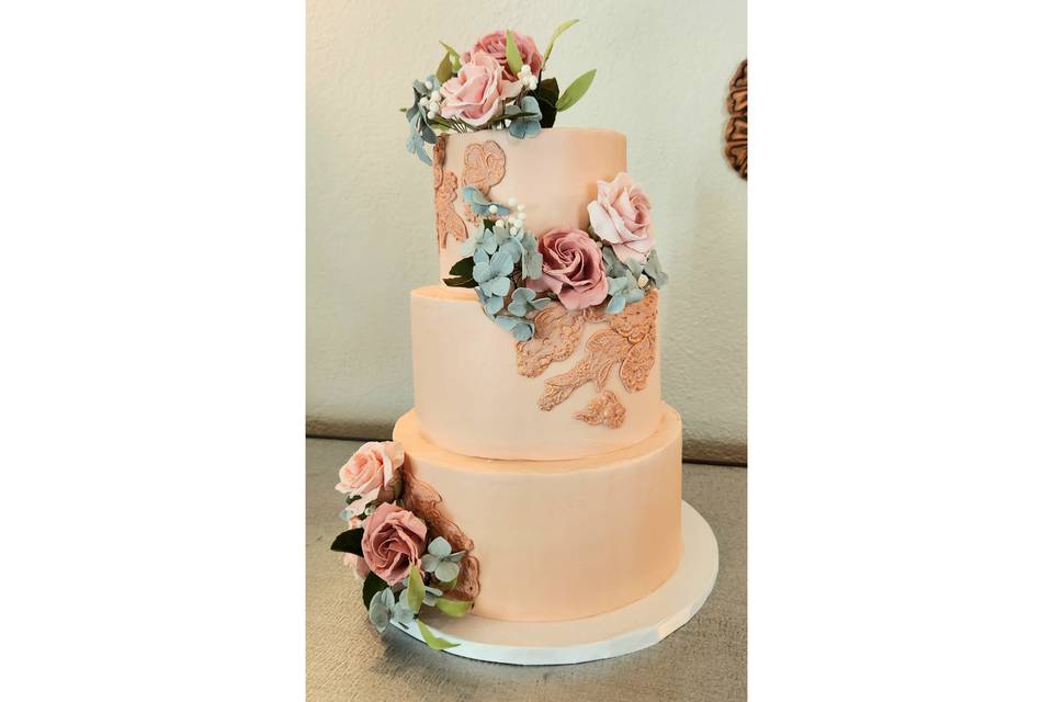 Dusk buttercream and lace