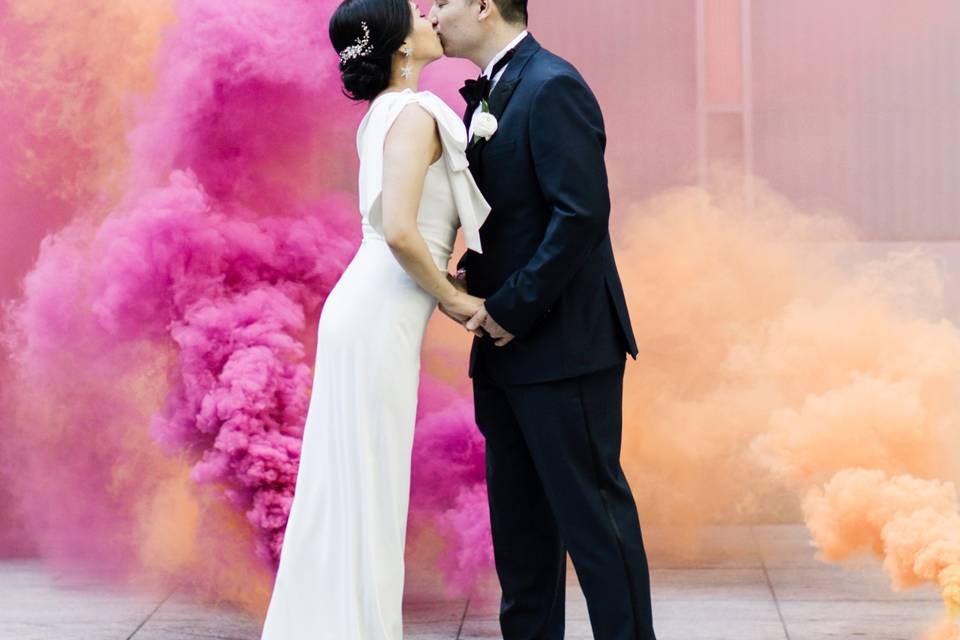 Weddimng smoke bombs