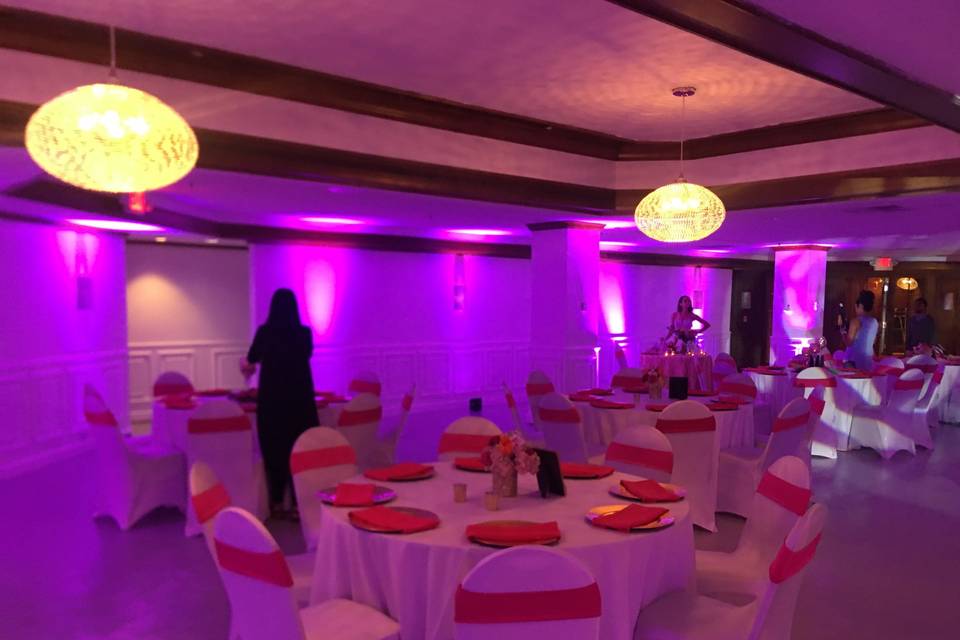 The main room is designed in all white to create a strong sense of COLOR POP from the tables and décor.
