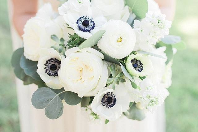 Elegant white florals