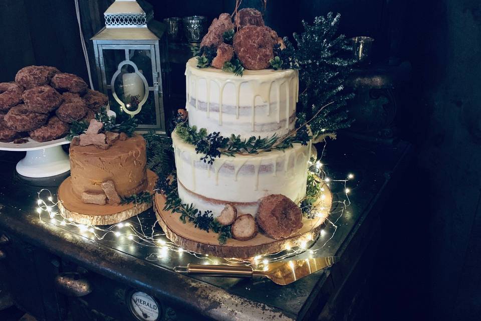 Moody cake with gold leaf from above