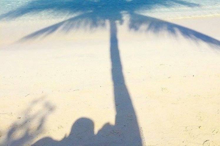 Kiss me under the palm tree