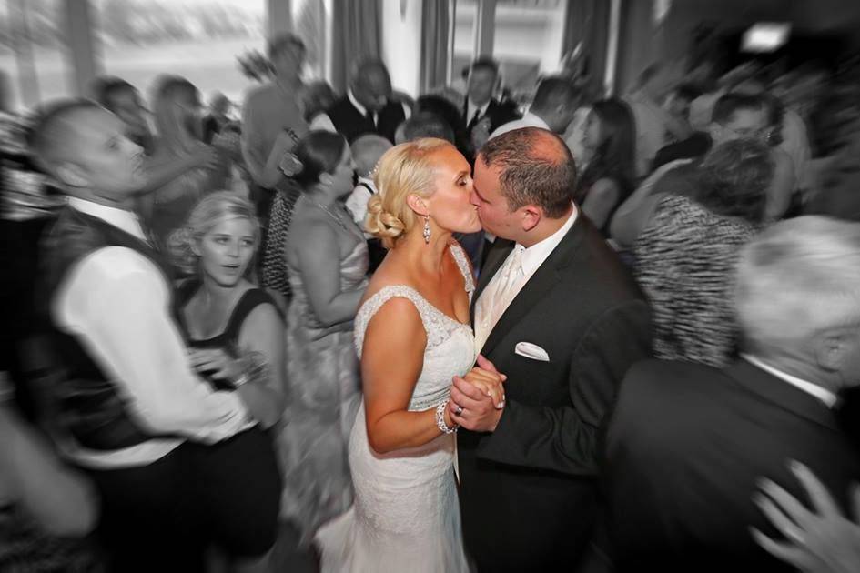 Nicole and Tom share a moment on the dance floor at Scioto Reserve Country Club.