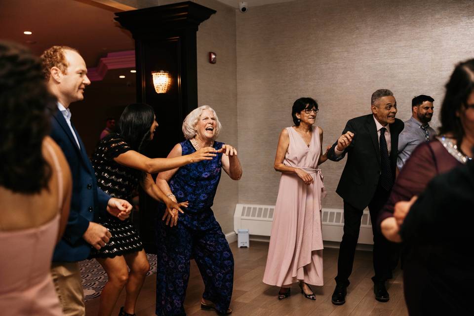 Shane Mercier guests dancing