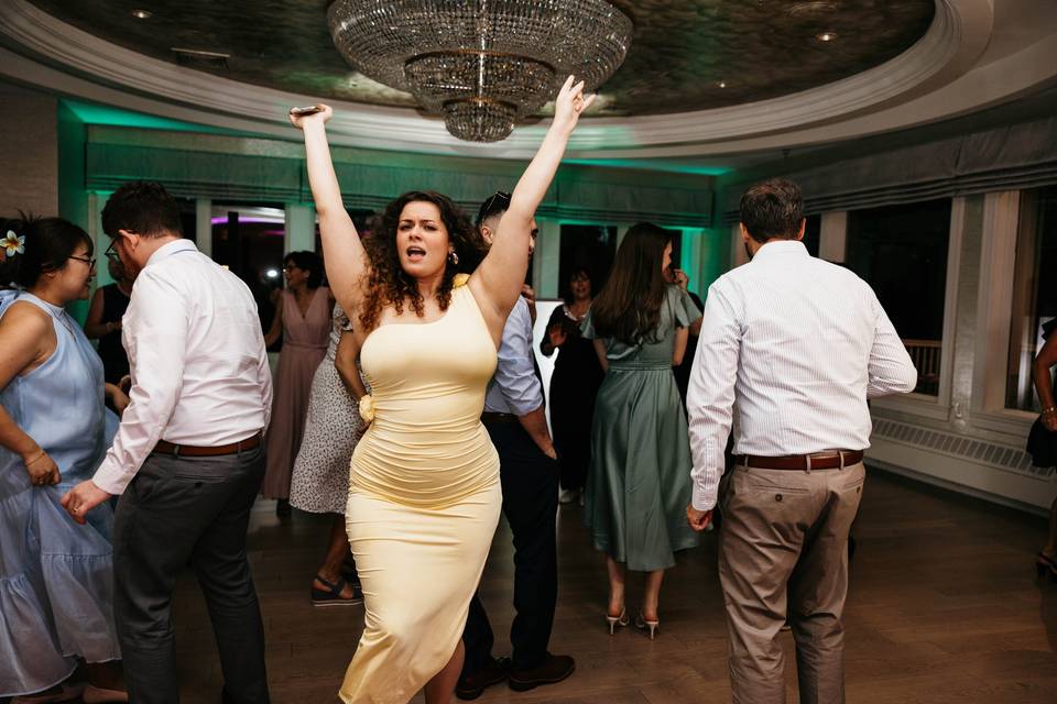 Shane Mercier guests dancing