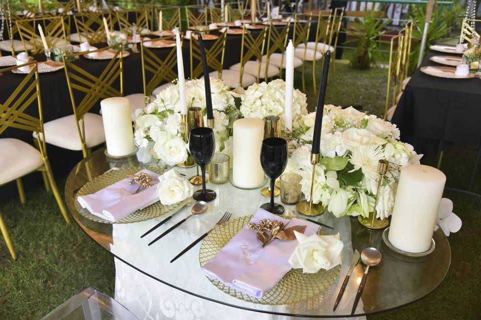 Sweetheart table arrangement