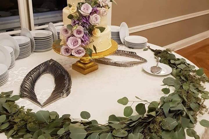 I love this cake table!
