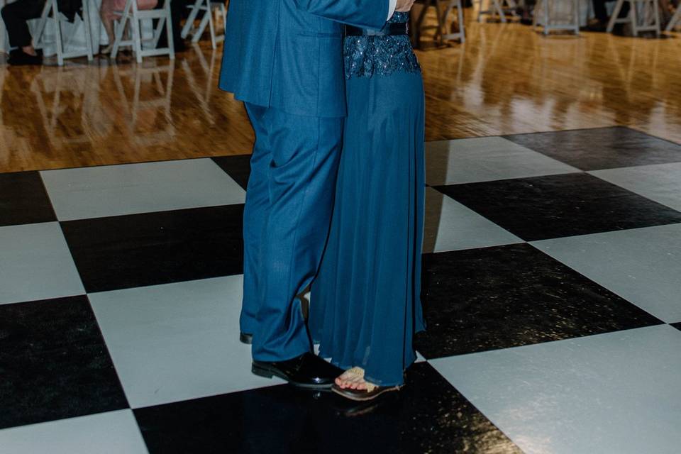 Mother/son dance