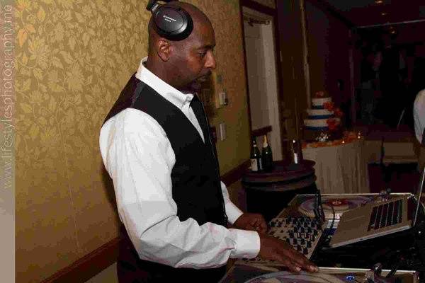 DJ