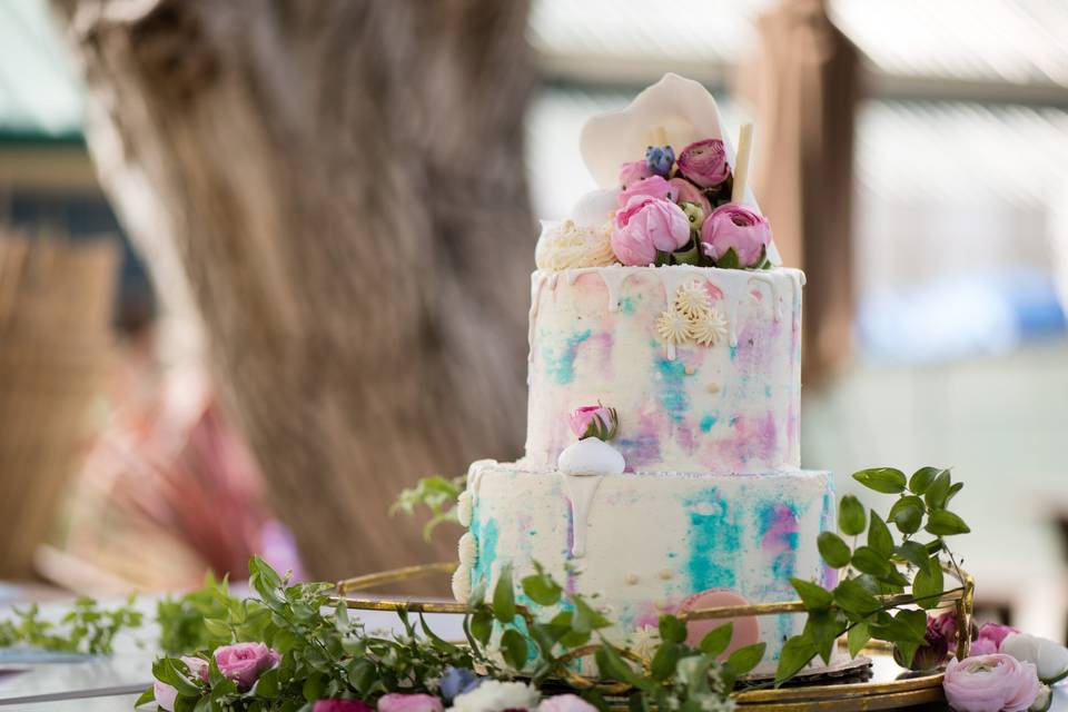 Colorful cake | Photography: Carrie PollardFlorals: Cassia Foret