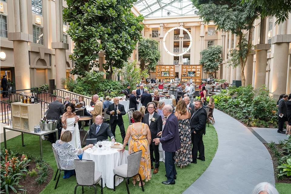 Condes Cocktail Hour