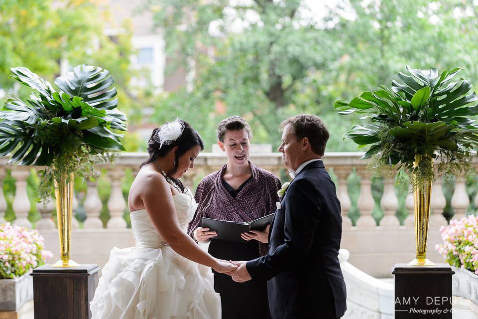 Officiating the ceremony | Amy Deputy Photography