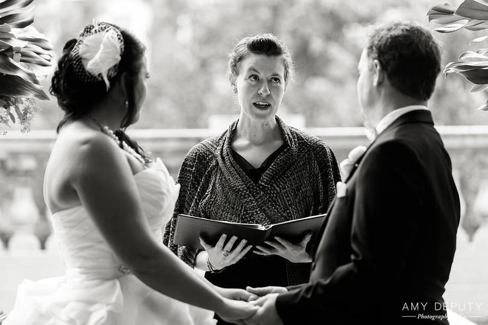 Officiant of the ceremony | Amy Deputy Photography