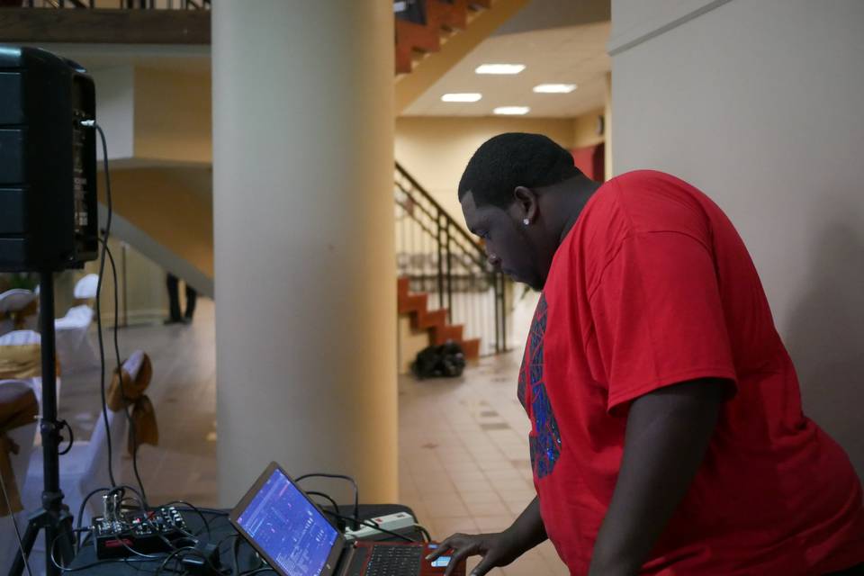 Dj in the house