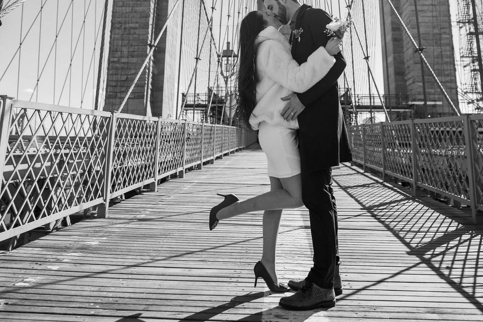 Couple at Brooklyn Bridge