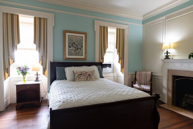 Pineapple Room