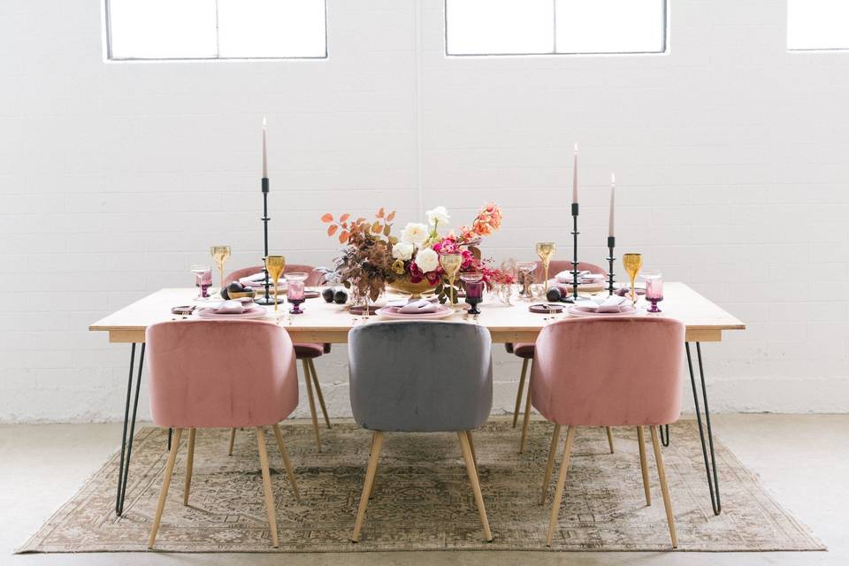 Elegant mauve table decor