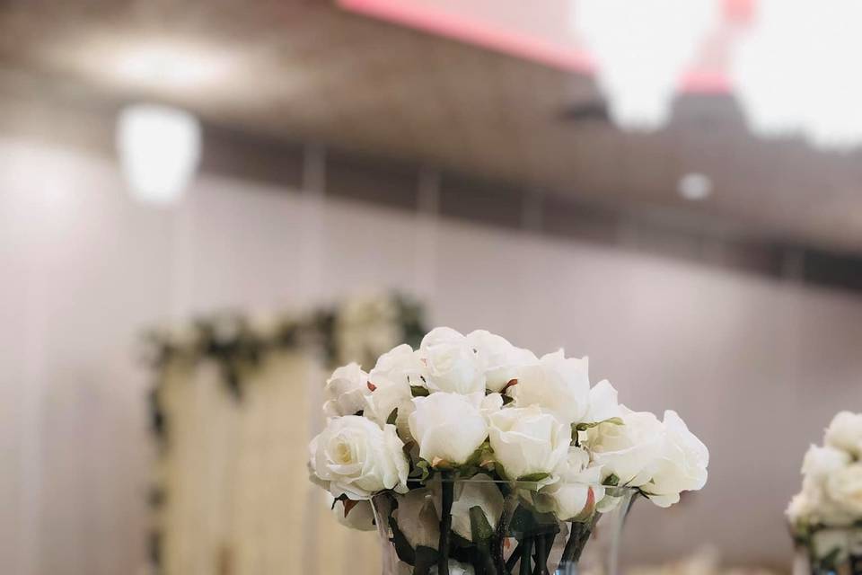 White rose tablescape