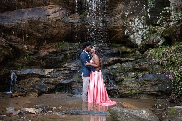 Waterfall kiss