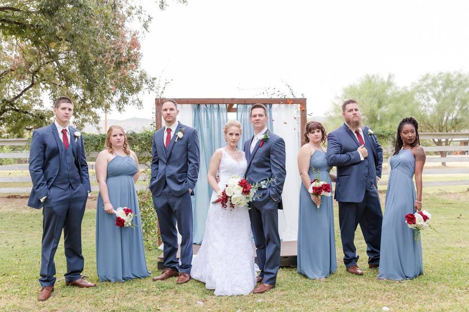 Couple with bridesmaids and groomsmen