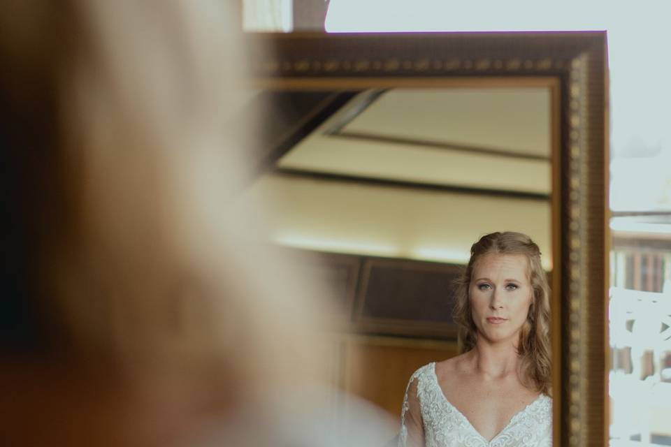 Getting ready, wedding gown