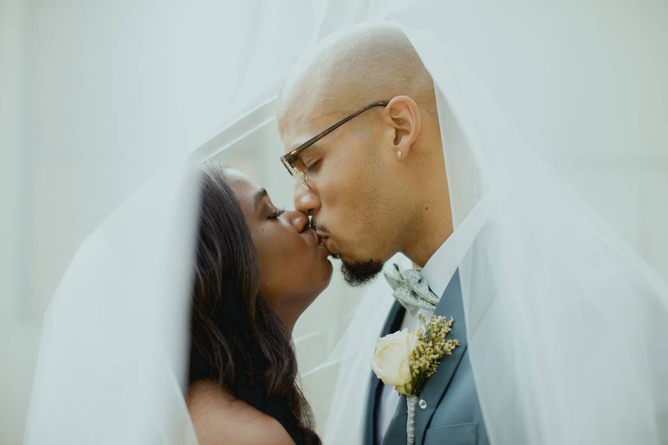 Veiled kissed
