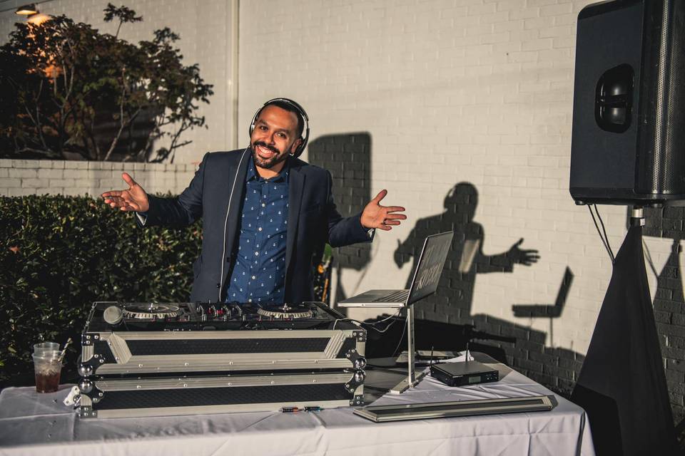 Happy DJ = Great Wedding