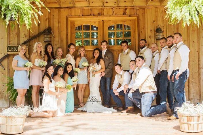 Couple with bridesmaids and groomsmen