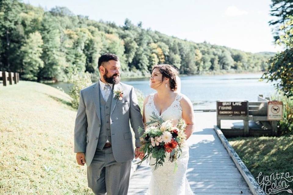 Boutonniere and bridal bouquet