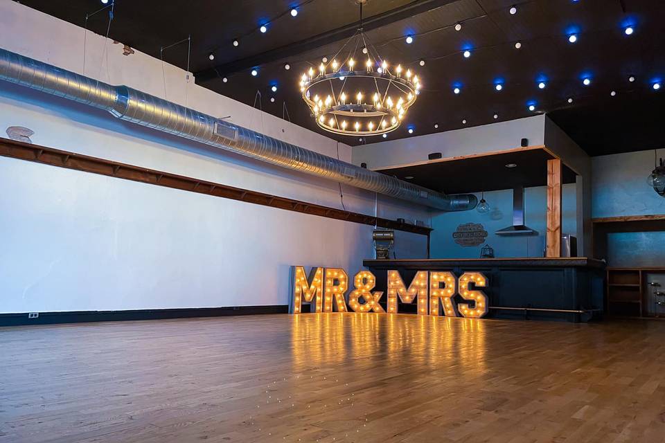 MR&MRS The Tin Ceiling Indoor