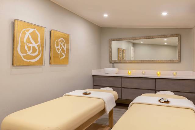 Colony Club by Elegant Hotels