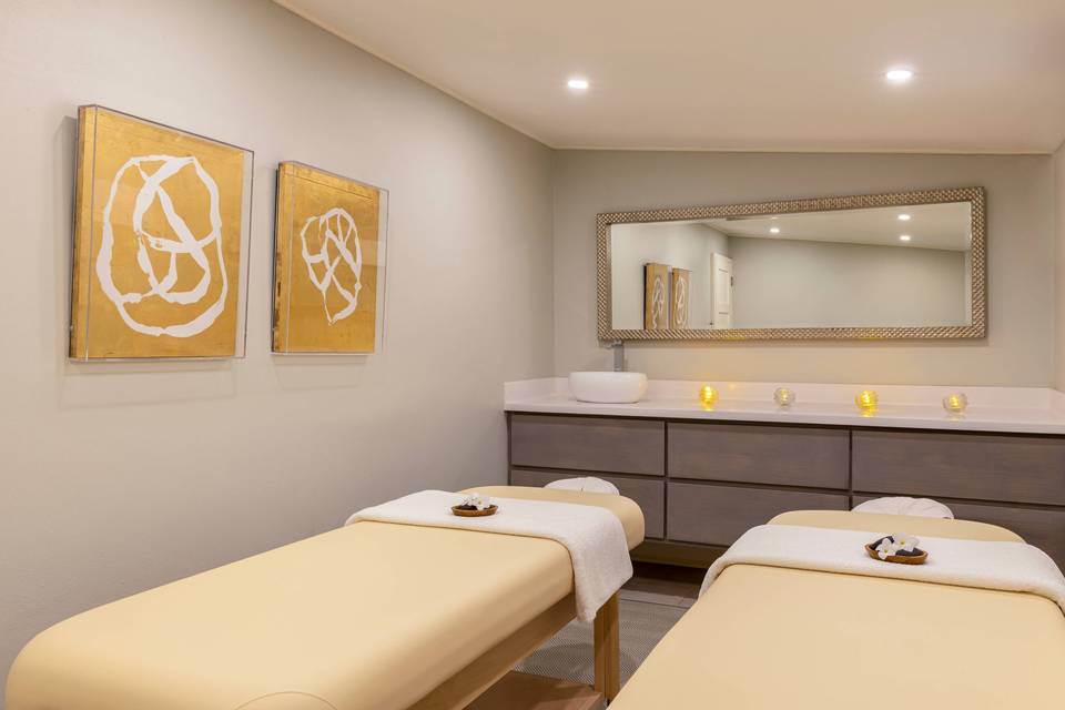 Colony Club by Elegant Hotels