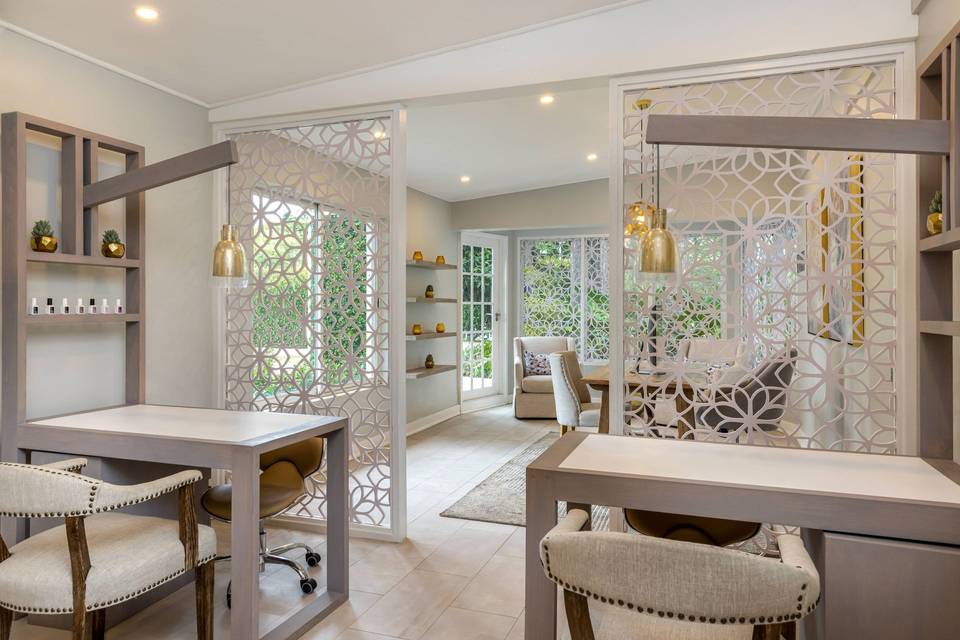 Colony Club by Elegant Hotels