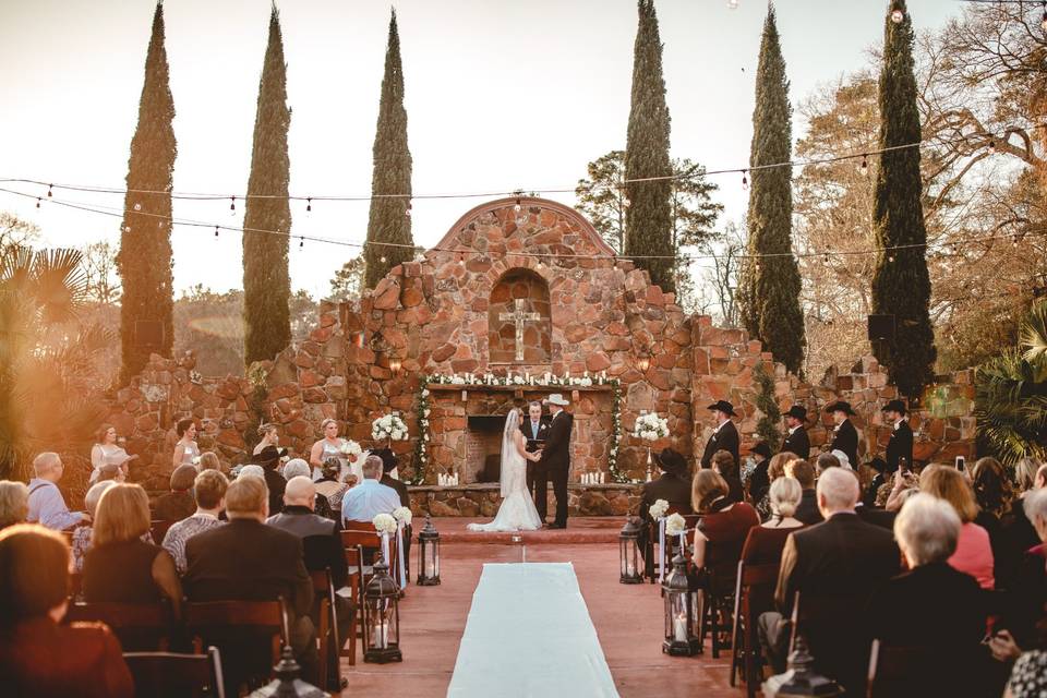 Rustic & elegant ceremony