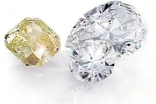 A Dainty Diamond Disc Pendant - Beverly Hills – Mizrahi Diamond Co.