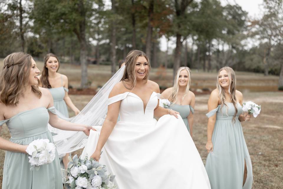 Bride and Her Best Girls - Taylor Coleman Photography