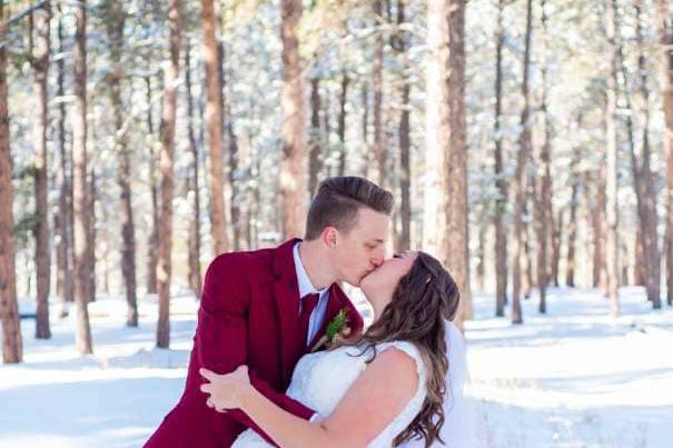 Wedding in the snow - Felicia Marie Photography
