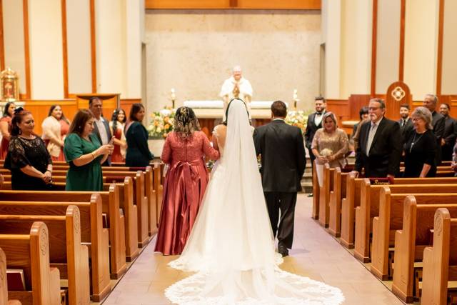 Bride down the isle veil