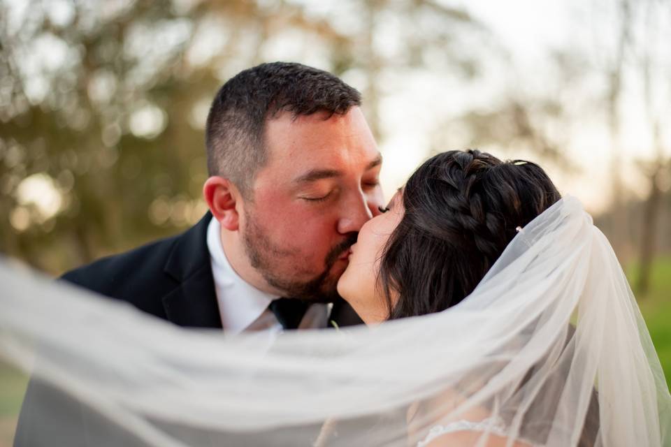 Kissing with the veil